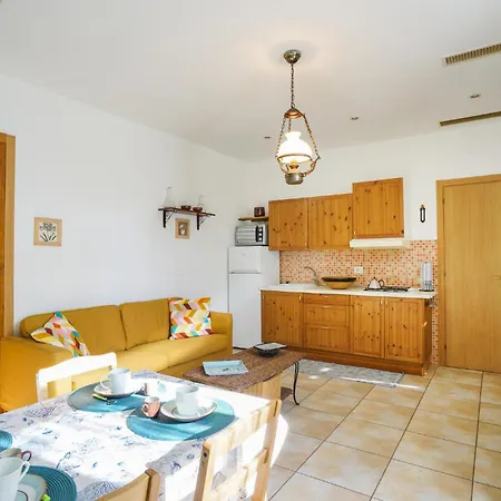 1 Bedroom Lovely In Apartment