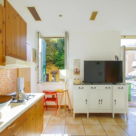 Apartment 1 Bedroom Lovely In *