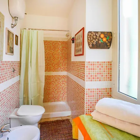 1 Bedroom Lovely In Apartment *